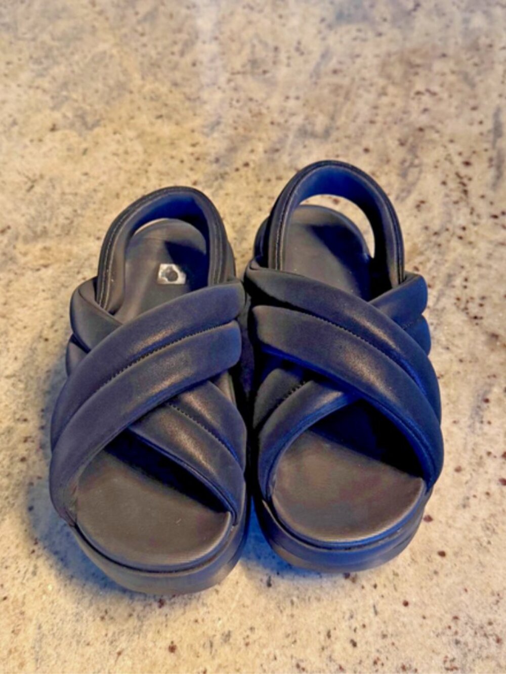 Nike Air Max Isla Platform Sandal Black FJ5929 Women's Size 7